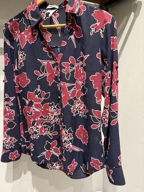 Express Portofino Slim fit Navy Floral Button-Up Blouse with Red Floral Print